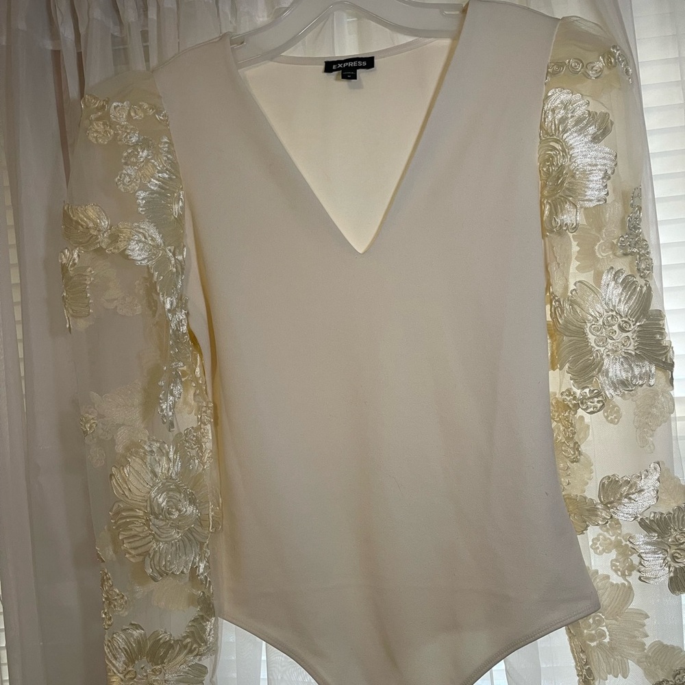 EXPRESS FLORAL LACE SLEEVE THONG BODYSUIT - NEVER WORN